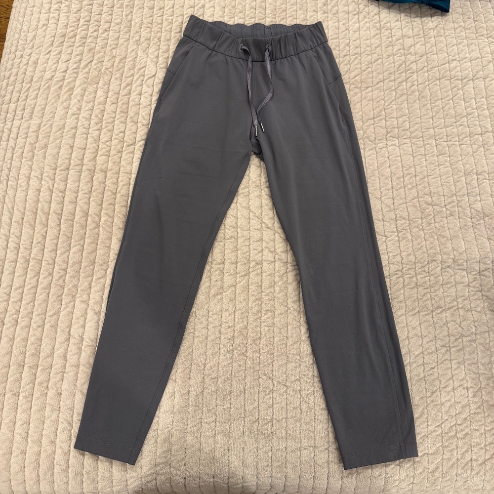 Lululemon grey joggers size 4